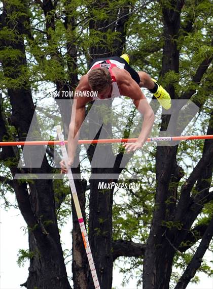 Thumbnail 3 in CHSAA 4A Finals (Pole Vault) photogallery.