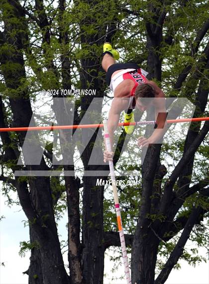 Thumbnail 2 in CHSAA 4A Finals (Pole Vault) photogallery.