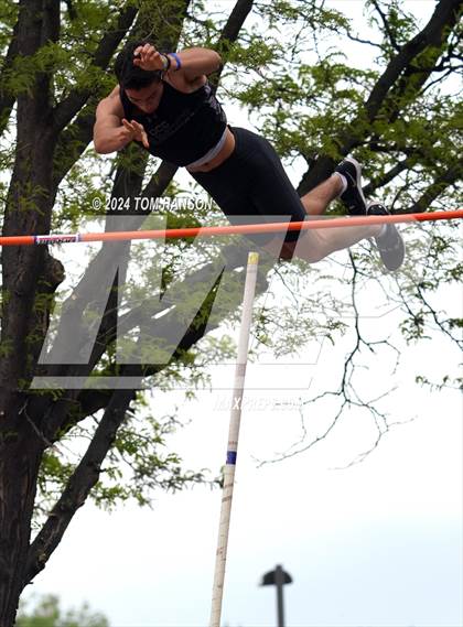 Thumbnail 3 in CHSAA 4A Finals (Pole Vault) photogallery.
