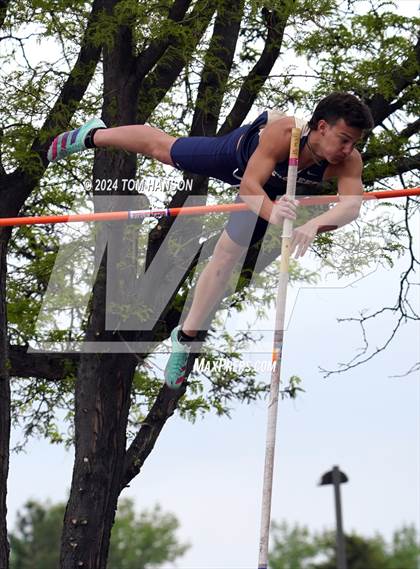 Thumbnail 2 in CHSAA 4A Finals (Pole Vault) photogallery.