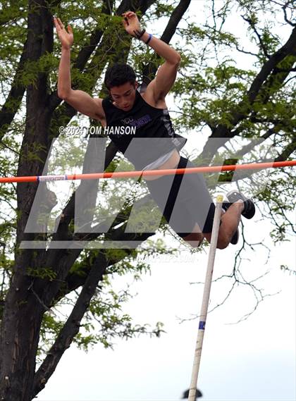 Thumbnail 1 in CHSAA 4A Finals (Pole Vault) photogallery.