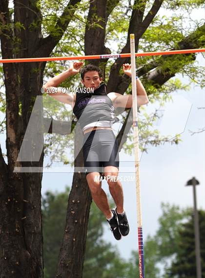 Thumbnail 2 in CHSAA 4A Finals (Pole Vault) photogallery.