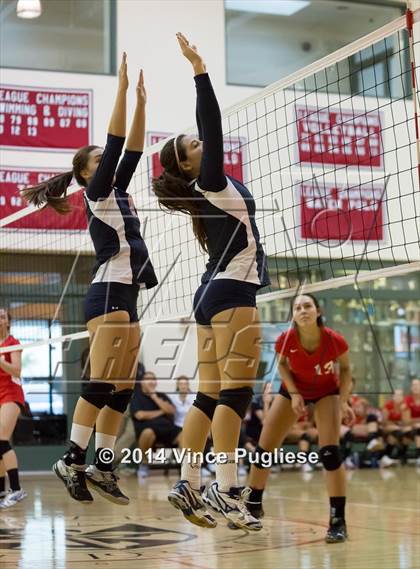 Thumbnail 2 in Flintridge Sacred Heart vs. La Salle JV photogallery.