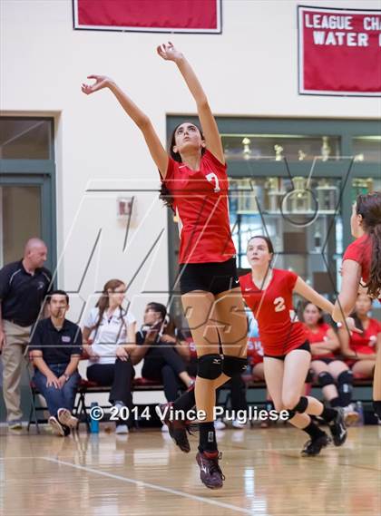 Thumbnail 2 in Flintridge Sacred Heart vs. La Salle JV photogallery.