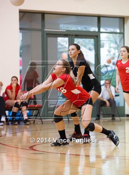 Thumbnail 2 in Flintridge Sacred Heart vs. La Salle JV photogallery.