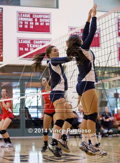 Thumbnail 1 in Flintridge Sacred Heart vs. La Salle JV photogallery.