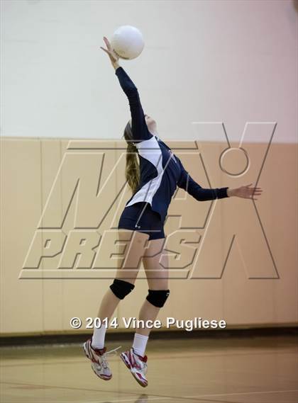 Thumbnail 1 in Flintridge Sacred Heart vs. La Salle JV photogallery.