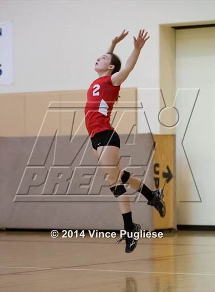 Thumbnail 2 in Flintridge Sacred Heart vs. La Salle JV photogallery.