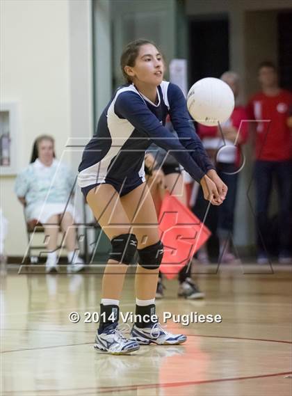 Thumbnail 3 in Flintridge Sacred Heart vs. La Salle JV photogallery.