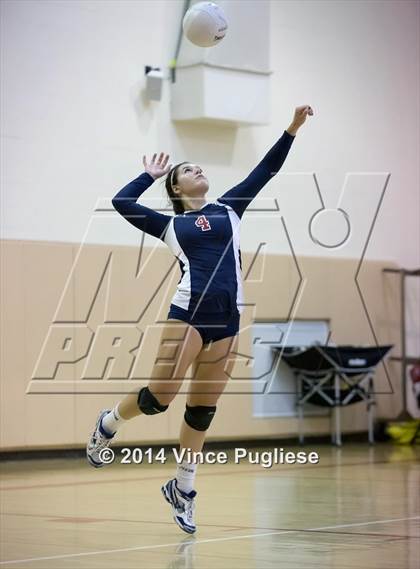 Thumbnail 1 in Flintridge Sacred Heart vs. La Salle JV photogallery.