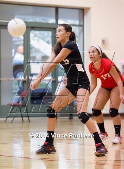 Thumbnail 1 in Flintridge Sacred Heart vs. La Salle JV photogallery.