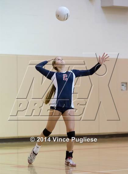 Thumbnail 2 in Flintridge Sacred Heart vs. La Salle JV photogallery.