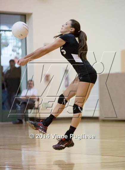Thumbnail 3 in Flintridge Sacred Heart vs. La Salle JV photogallery.