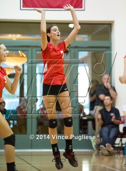 Thumbnail 2 in Flintridge Sacred Heart vs. La Salle JV photogallery.