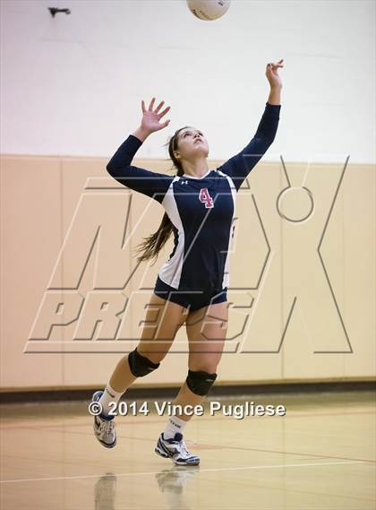 Thumbnail 2 in Flintridge Sacred Heart vs. La Salle JV photogallery.