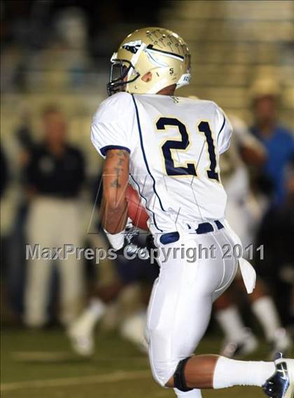 Thumbnail 3 in Loyola vs. St. John Bosco photogallery.