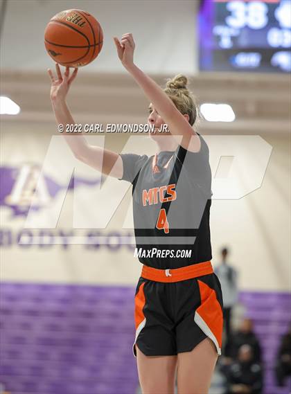 Thumbnail 2 in Middle Tennessee Christian vs. Ravenwood photogallery.
