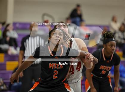 Thumbnail 3 in Middle Tennessee Christian vs. Ravenwood photogallery.