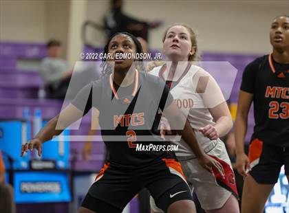 Thumbnail 2 in Middle Tennessee Christian vs. Ravenwood photogallery.