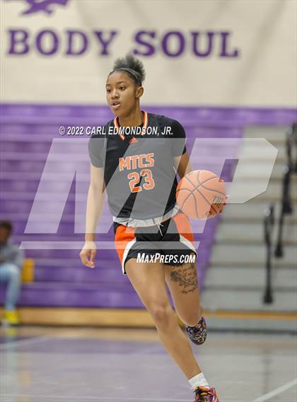 Thumbnail 3 in Middle Tennessee Christian vs. Ravenwood photogallery.