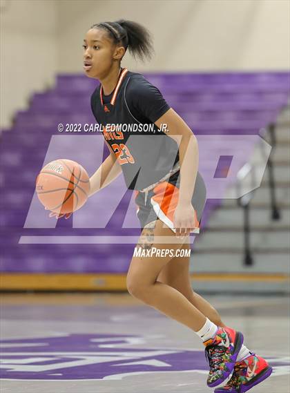 Thumbnail 3 in Middle Tennessee Christian vs. Ravenwood photogallery.
