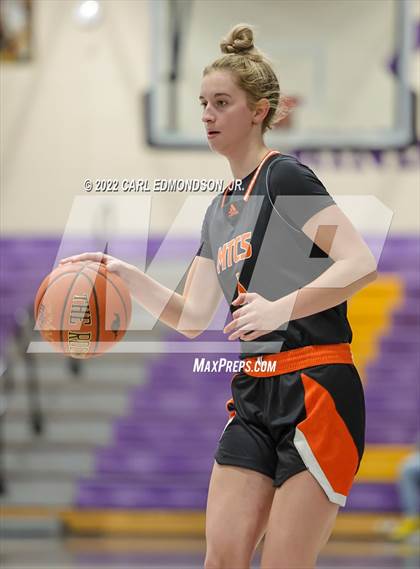 Thumbnail 3 in Middle Tennessee Christian vs. Ravenwood photogallery.