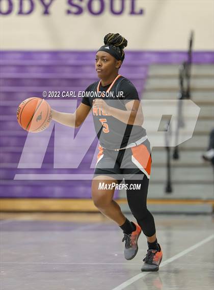 Thumbnail 3 in Middle Tennessee Christian vs. Ravenwood photogallery.