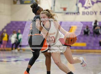 Thumbnail 1 in Middle Tennessee Christian vs. Ravenwood photogallery.