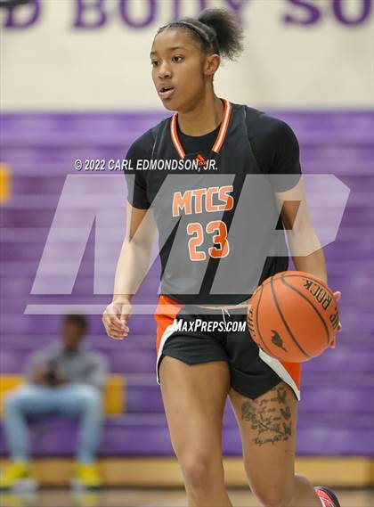 Thumbnail 2 in Middle Tennessee Christian vs. Ravenwood photogallery.