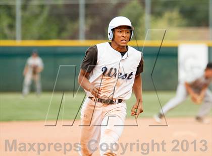 Thumbnail 2 in Pueblo West vs. Mountain View (CHSAA 4A Semifinal) photogallery.