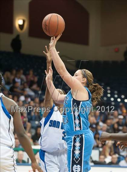 Thumbnail 3 in Granite Hills vs San Diego (CIF SDS D1 Final) photogallery.