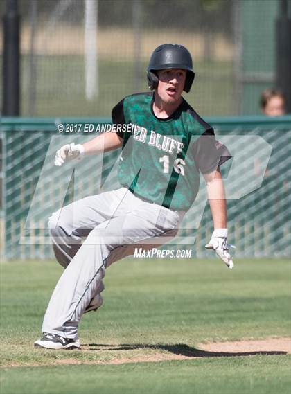 Thumbnail 3 in Red Bluff vs. Chico (CIF NS D2 Final) photogallery.