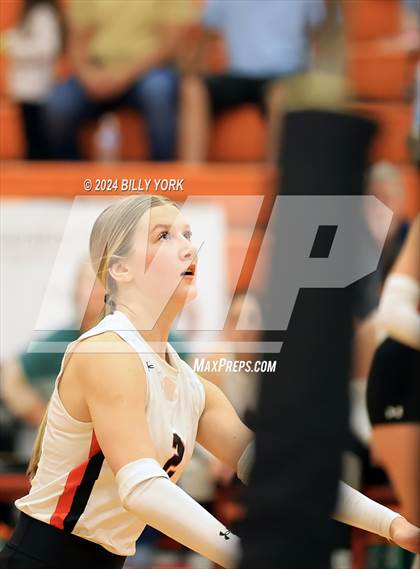 Thumbnail 1 in Grand Saline vs Mineola photogallery.