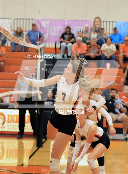 Thumbnail 1 in Grand Saline vs Mineola photogallery.