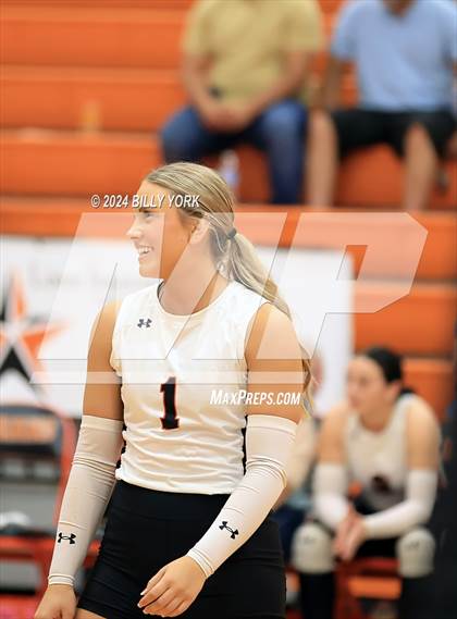 Thumbnail 1 in Grand Saline vs Mineola photogallery.