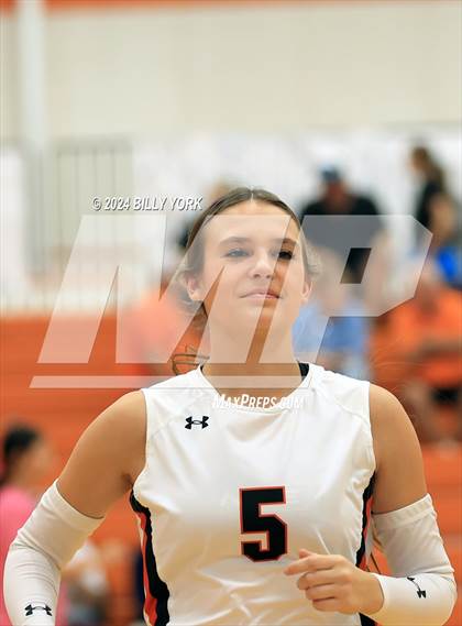 Thumbnail 1 in Grand Saline vs Mineola photogallery.