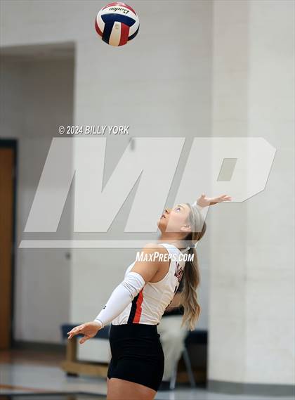 Thumbnail 2 in Grand Saline vs Mineola photogallery.