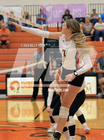 Thumbnail 1 in Grand Saline vs Mineola photogallery.