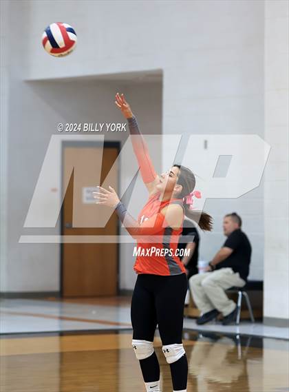 Thumbnail 2 in Grand Saline vs Mineola photogallery.