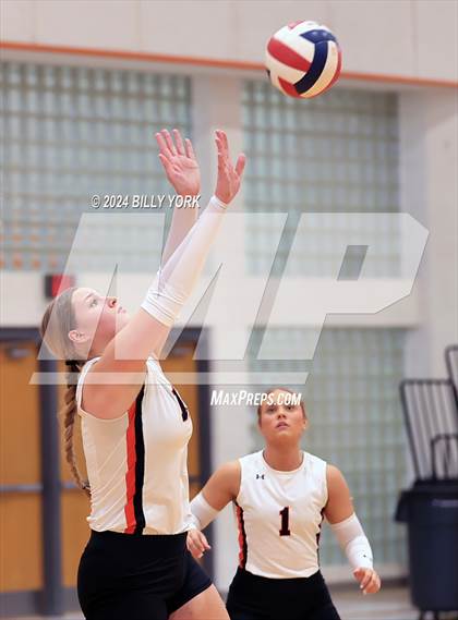 Thumbnail 3 in Grand Saline vs Mineola photogallery.