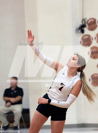 Thumbnail 2 in Grand Saline vs Mineola photogallery.