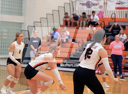 Thumbnail 3 in Grand Saline vs Mineola photogallery.