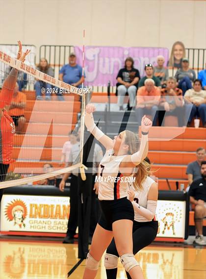Thumbnail 3 in Grand Saline vs Mineola photogallery.