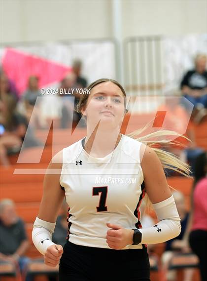 Thumbnail 2 in Grand Saline vs Mineola photogallery.
