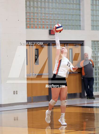 Thumbnail 2 in Grand Saline vs Mineola photogallery.