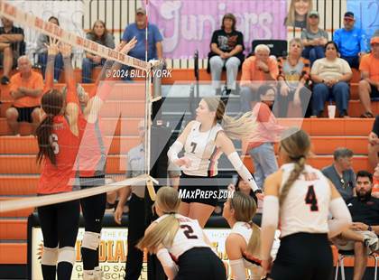 Thumbnail 1 in Grand Saline vs Mineola photogallery.