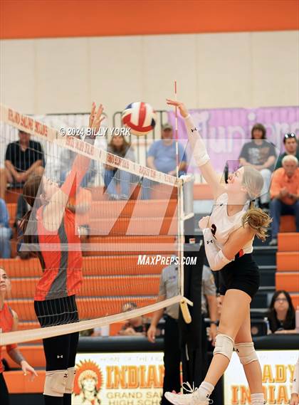 Thumbnail 1 in Grand Saline vs Mineola photogallery.