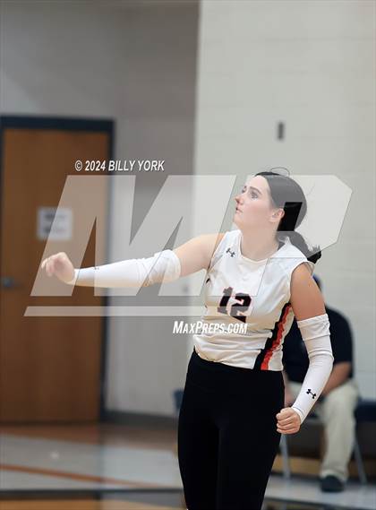 Thumbnail 3 in Grand Saline vs Mineola photogallery.