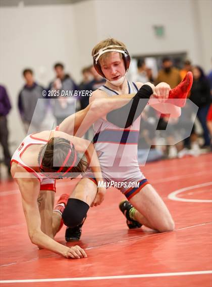 Thumbnail 2 in CHSAA 3A Region 4 Day Two photogallery.
