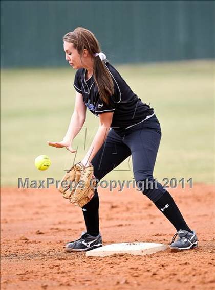 Thumbnail 2 in Midlothian vs. Southwest Christian (Mansfield Tournament) photogallery.